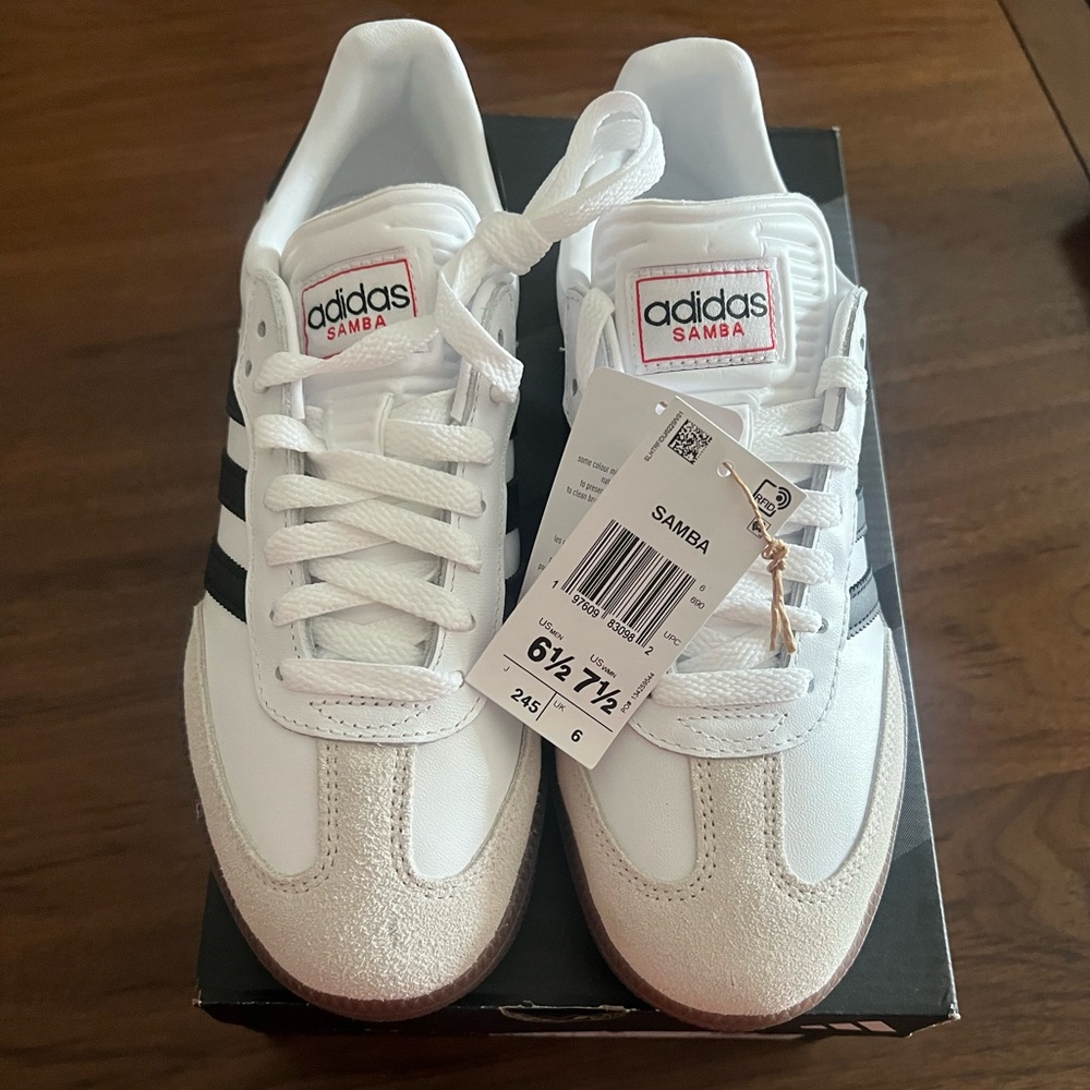 Adidas Samba size 7.5 women’s/6.5 mens NWT